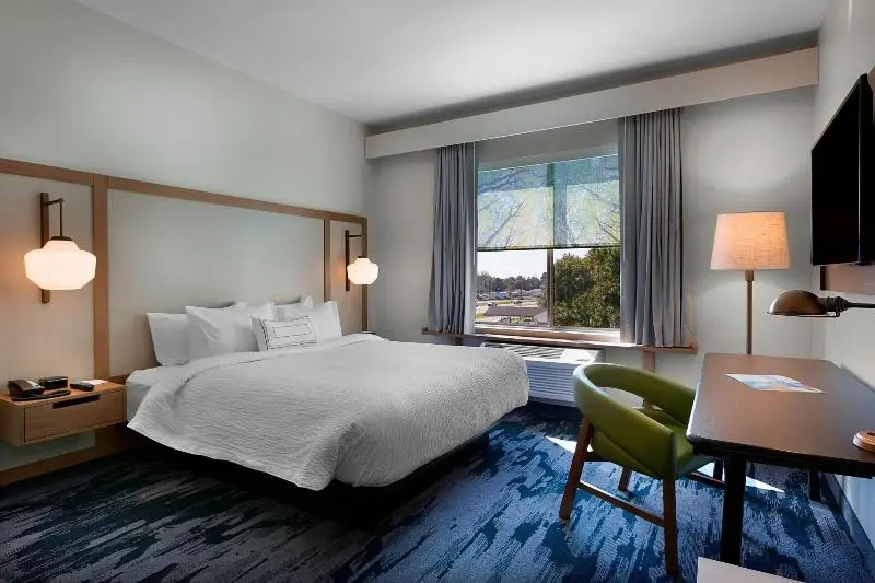 キングサイズベッドのスタンダードルーム, Fairfield Inn & Suites By Marriott Shelby