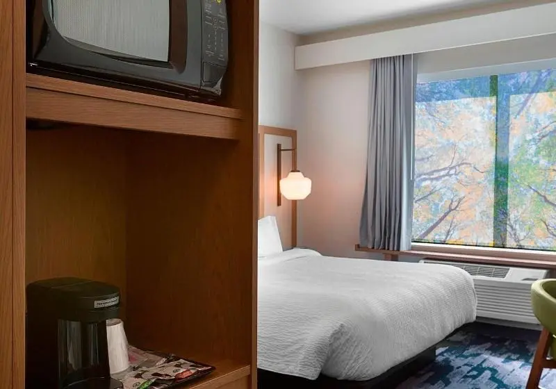 キングサイズベッドのスタンダードルーム, Fairfield Inn & Suites By Marriott Shelby