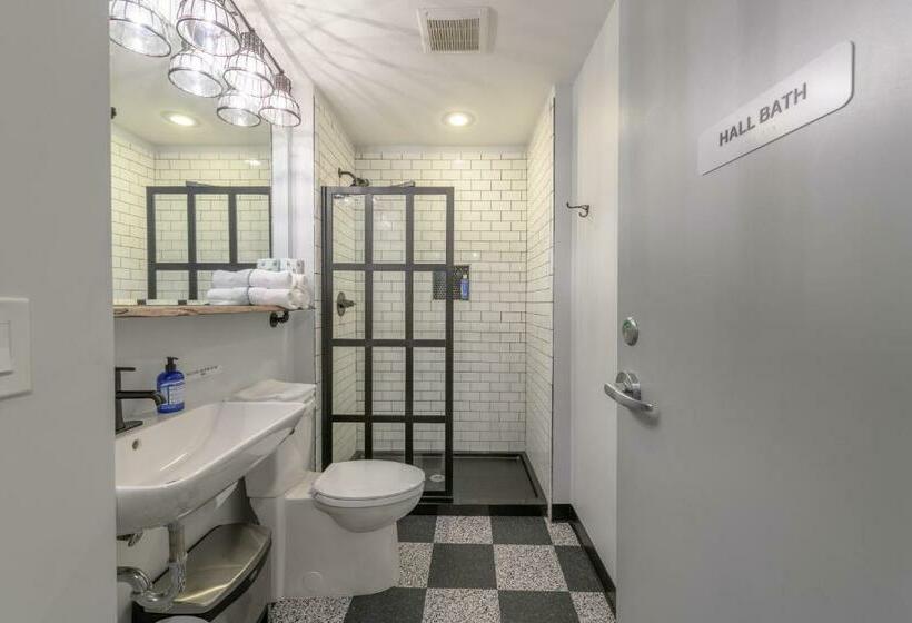 エコノミールーム, Black Elephant Hostel