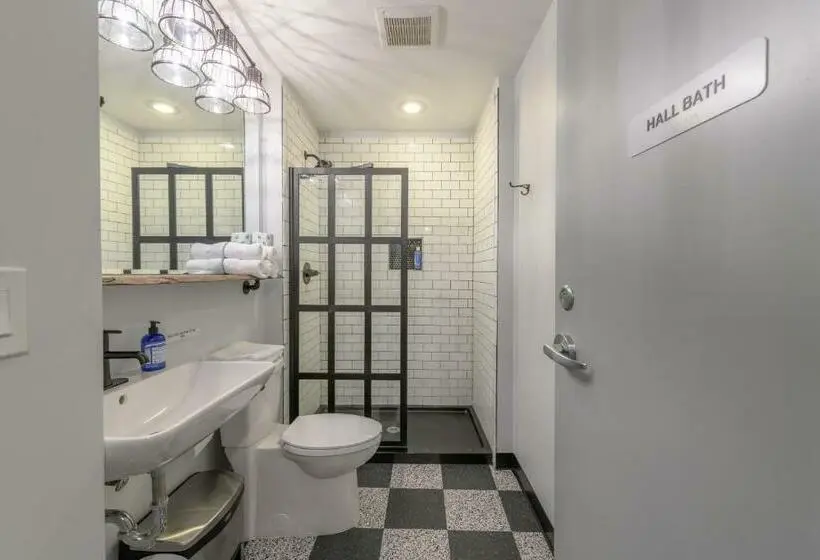 エコノミールーム, Black Elephant Hostel