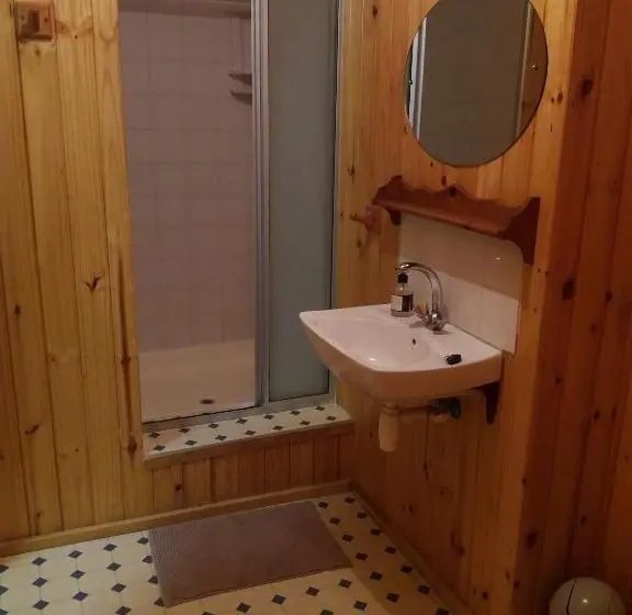اتاق خانوادگی, Haus Schaaf B&b