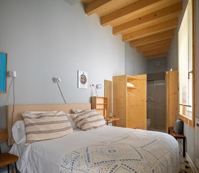 غرفة أساسية, Hevresac Singular & Small