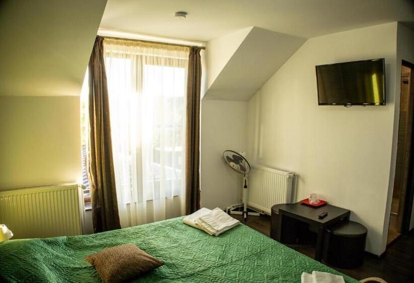 اتاق لوکس, Pensiunea Casa Zece