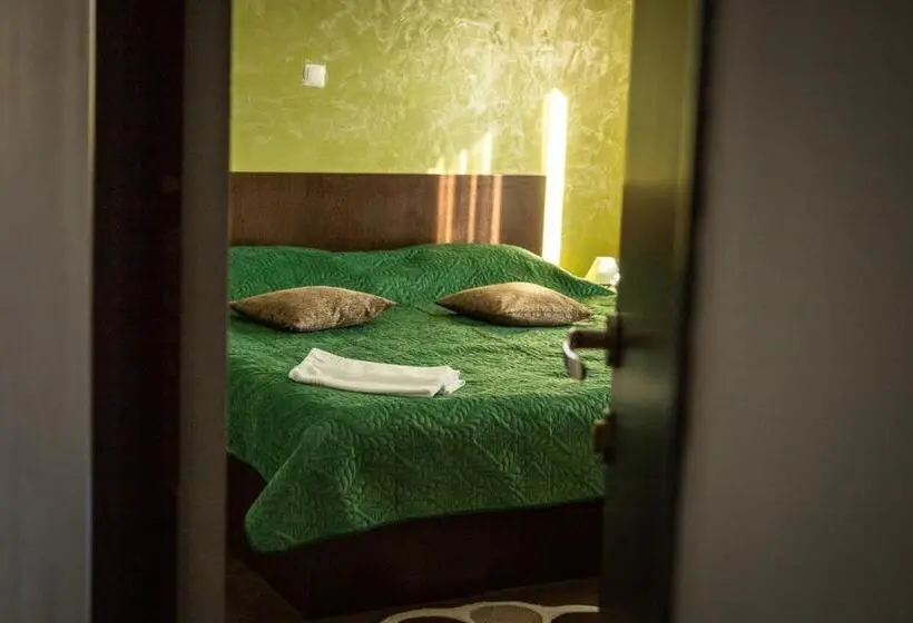 Perhehuone, Pensiunea Casa Zece