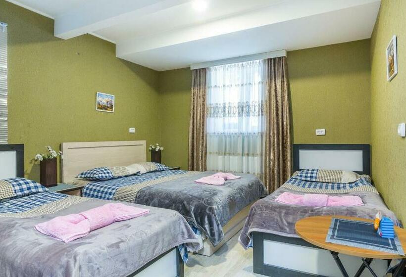 اتاق خانوادگی, Guest House Poligloti