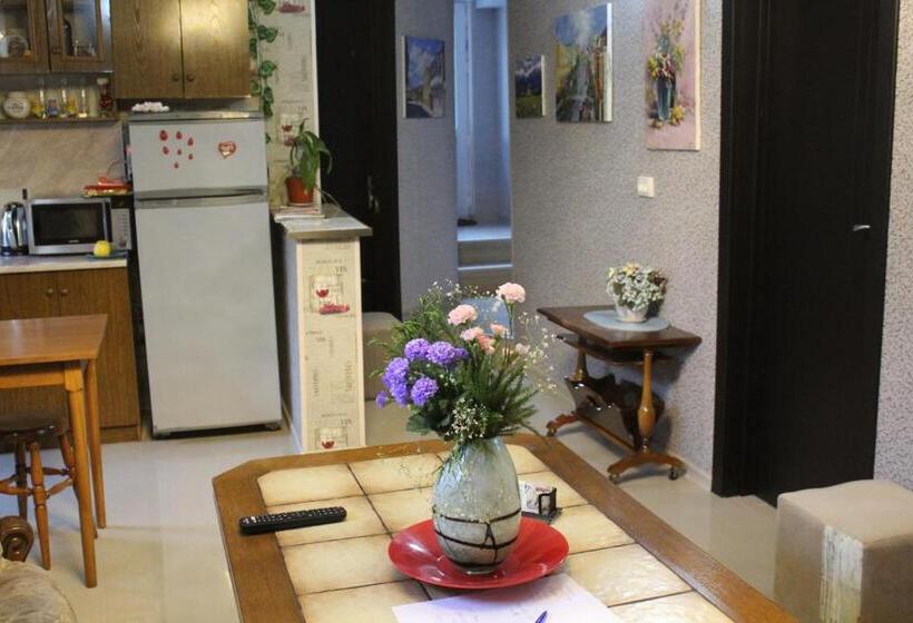 اتاق استاندارد, Guest House Poligloti