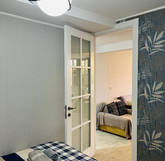 استودیو استاندارد با چشم‌انداز باغ, Guest House Poligloti
