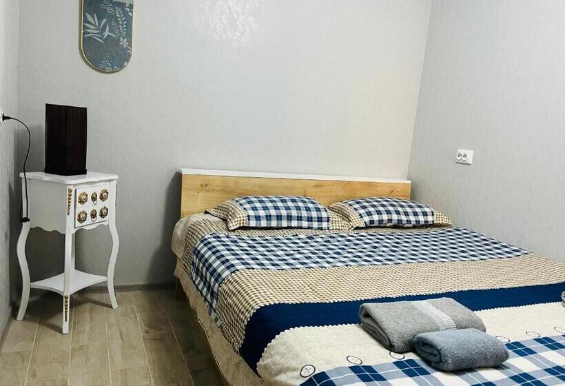 استودیو استاندارد با چشم‌انداز باغ, Guest House Poligloti