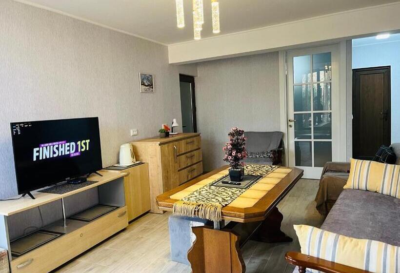 استودیو استاندارد با چشم‌انداز باغ, Guest House Poligloti