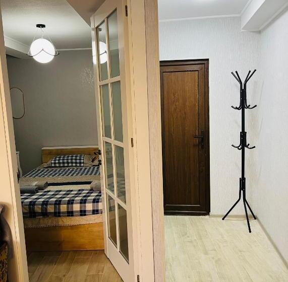 استودیو استاندارد با چشم‌انداز باغ, Guest House Poligloti