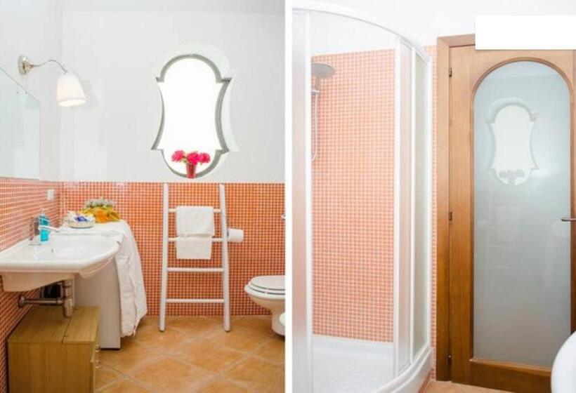 Standard room with outdoor bath, La Piccola Fattoria