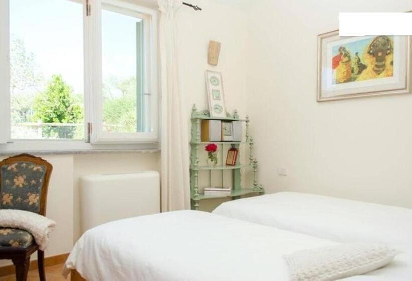 Standard room with outdoor bath, La Piccola Fattoria