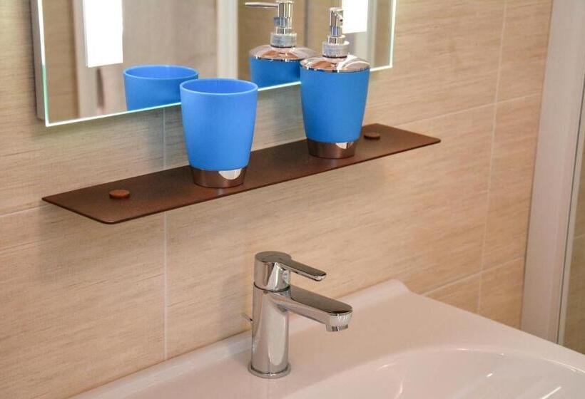 Номер Стандарт, Theresia