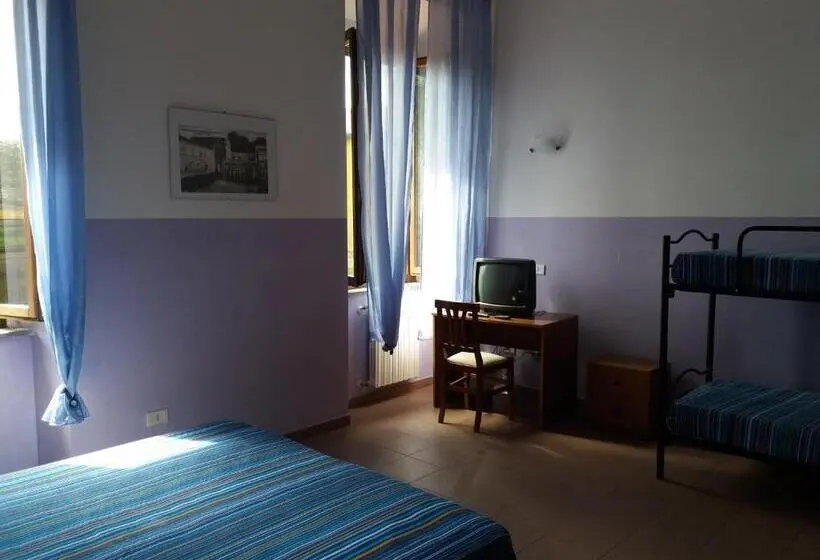 Standard Kolmen Hengen Huone, Ostello Ortensi