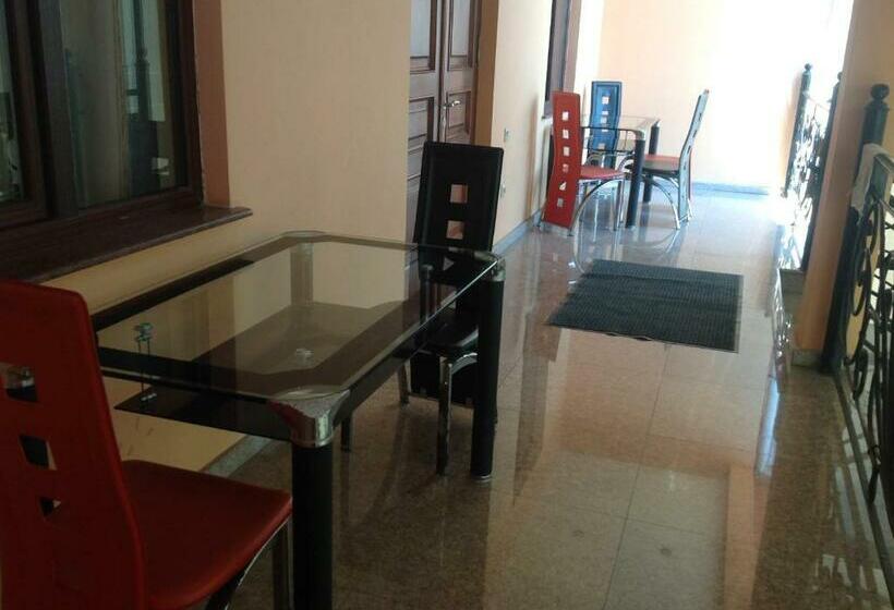 اتاق استاندارد با بالکن, George's House