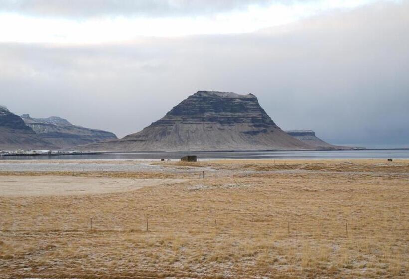 Economy Quadruple Room, Kirkjufell Guesthouse And Apartments