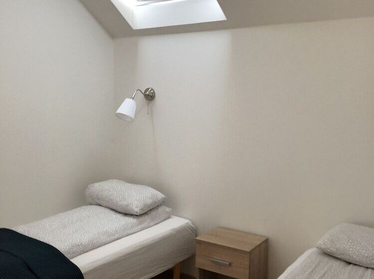 Economy Quadruple Room, Kirkjufell Guesthouse And Apartments