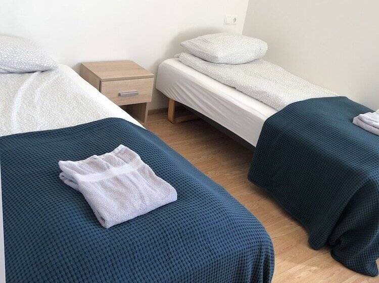 Economy Quadruple Room, Kirkjufell Guesthouse And Apartments