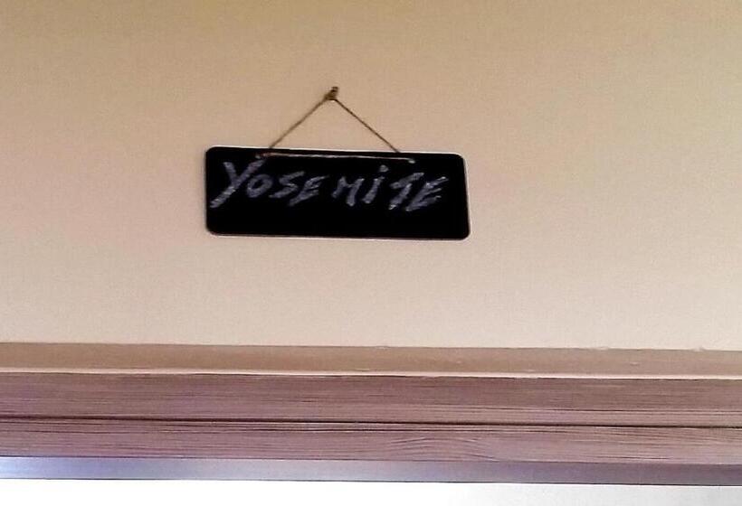 اتاق استاندارد سه نفره, Pisa City Lodge