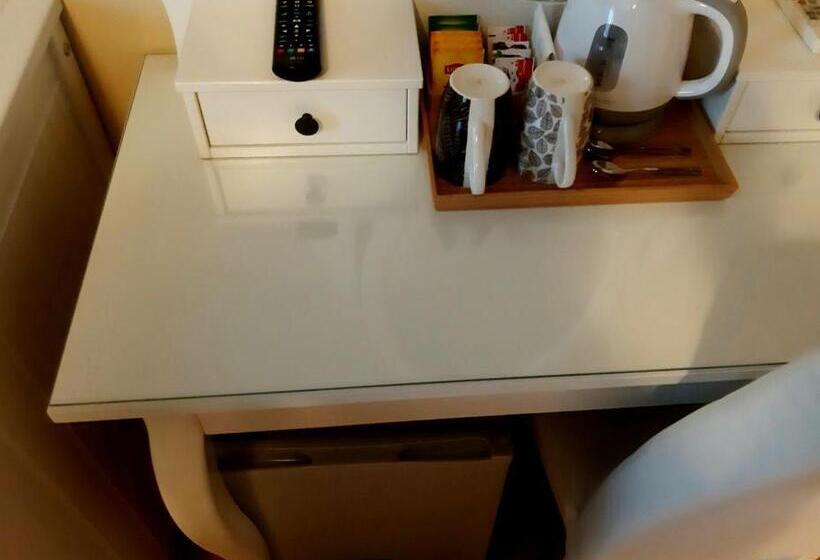 اتاق استاندارد سه نفره, Pisa City Lodge