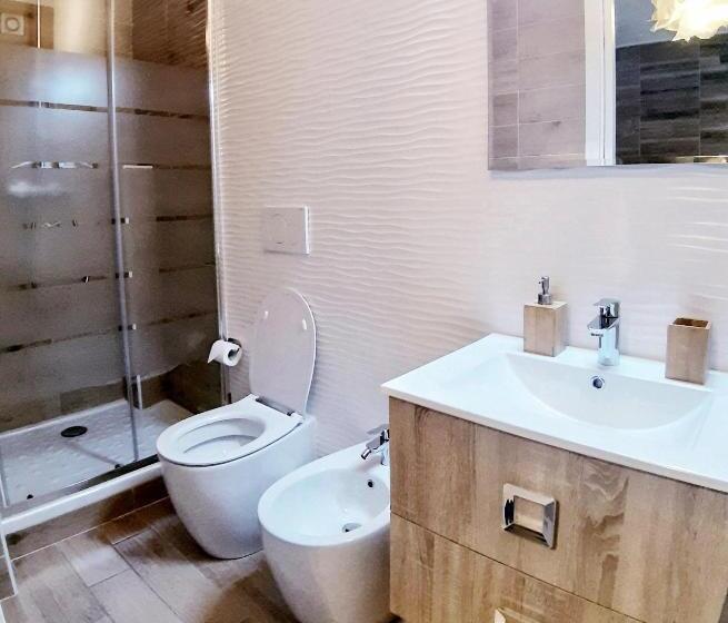 اتاق استاندارد سه نفره, Pisa City Lodge