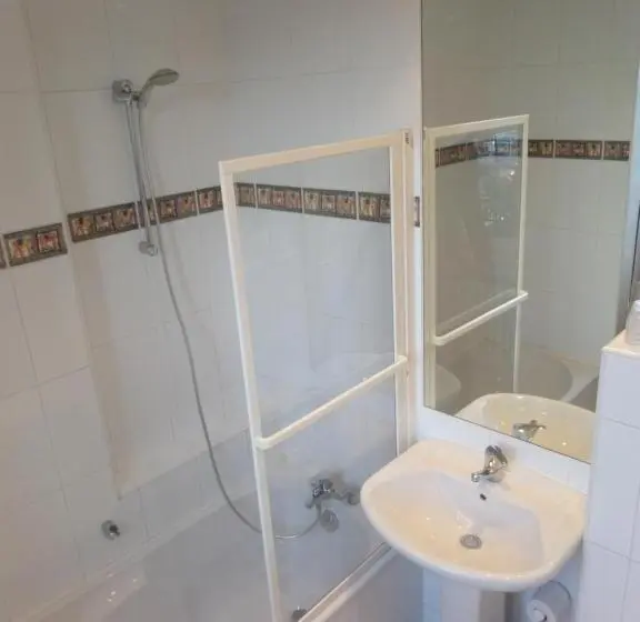 Standard Triple Room, Hôtel Restaurant Erckmann Chatrian