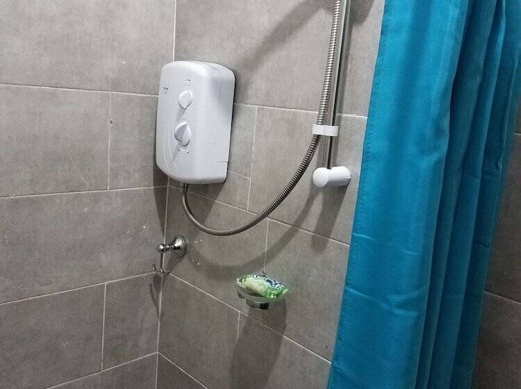 חדר משפחתי, Sharp Guesthouse