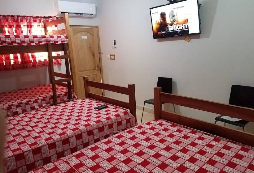 חדר משפחתי, Sharp Guesthouse