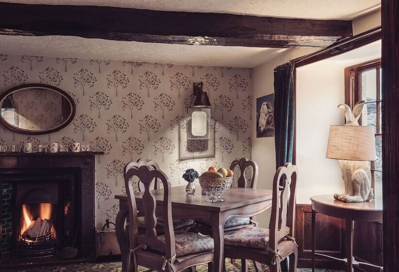 חדר משפחתי, Bank Ground Farm