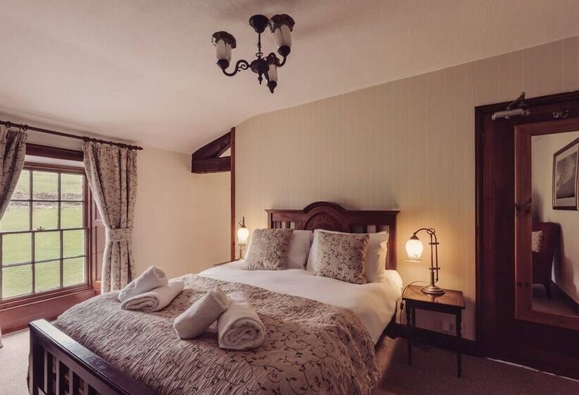 חדר משפחתי, Bank Ground Farm