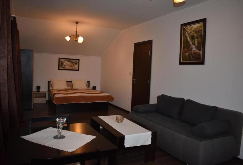 Четырехместный Номер Стандарт с Балконом, Bavaria House