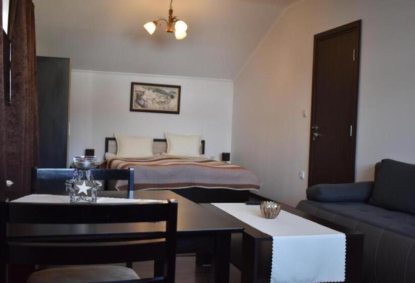 Четырехместный Номер Стандарт с Балконом, Bavaria House