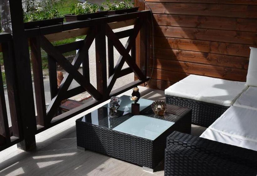 Четырехместный Номер Стандарт с Балконом, Bavaria House