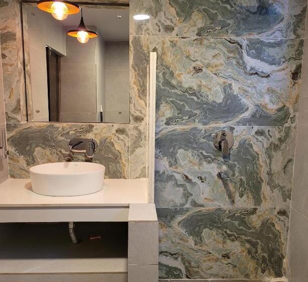 סטודיו דלוקס, Indian Culture