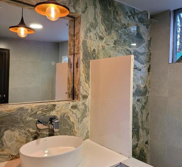 סטודיו דלוקס, Indian Culture