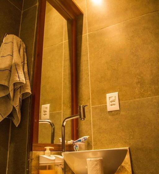 オーシャンビュースーペリアースイート, Surfcore House