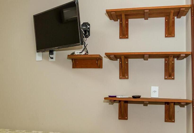 スタンダードルーム, Surfcore House