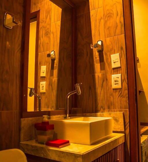 スイート, Surfcore House