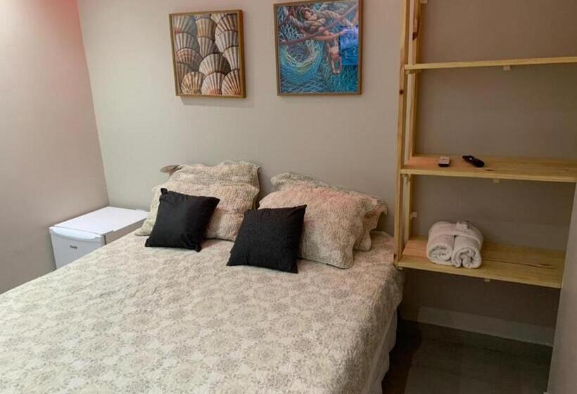 スタンダードルーム, Surfcore House