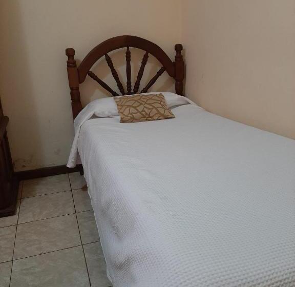 اتاق استاندارد سه نفره, Hospedaje Legus