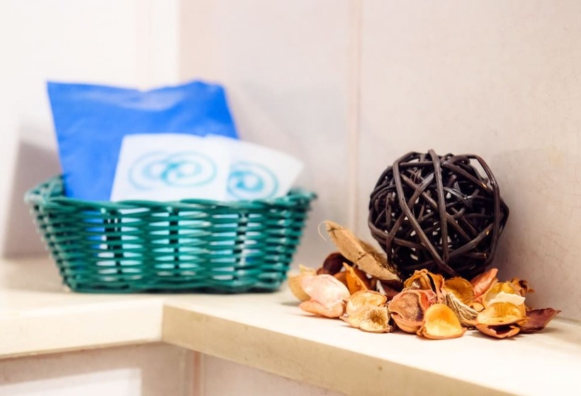 اتاق استاندارد یک نفره, Palombella & Restaurant