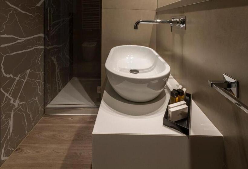 豪华房间, In Dies Affittacamere