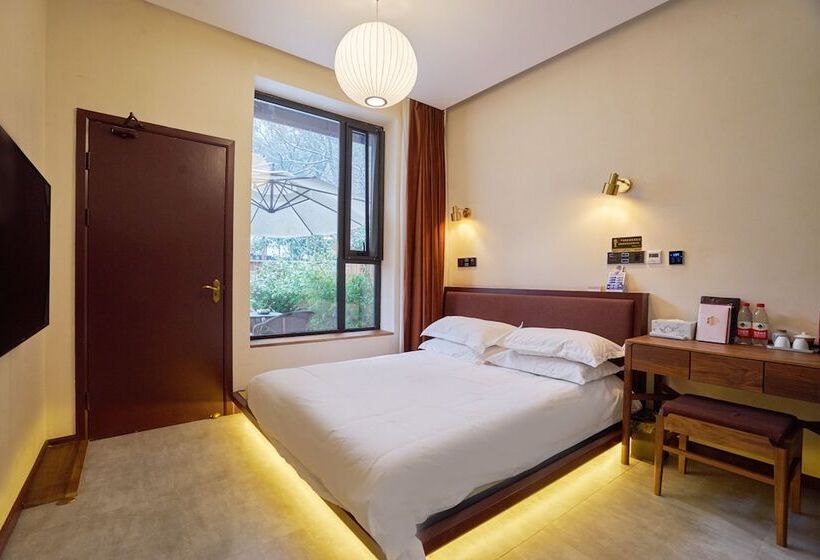 غرفة قياسية, Best Wishes Poetic Villa