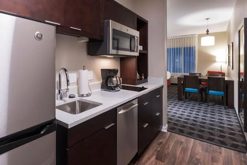 Suite Queen Bed, Towneplace Suites By Marriott Hays