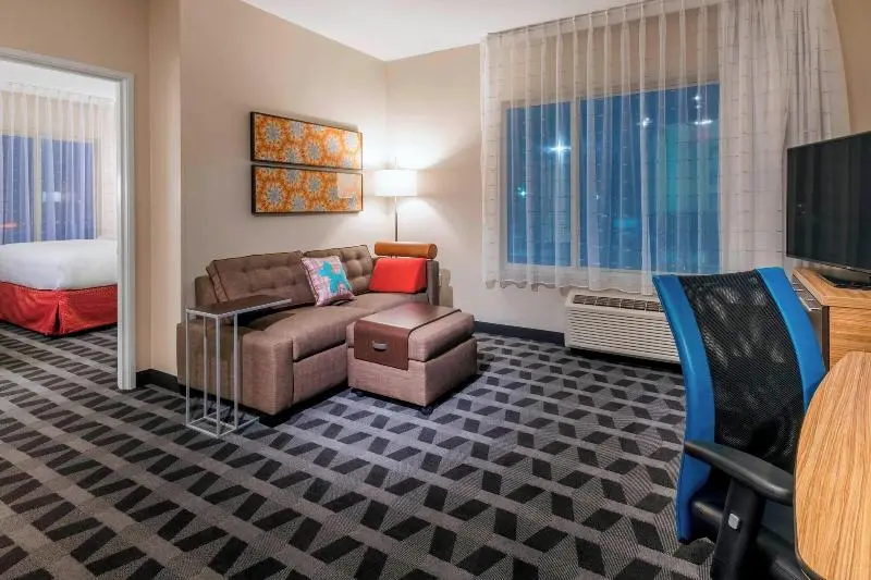 Suite Queen Bed, Towneplace Suites By Marriott Hays