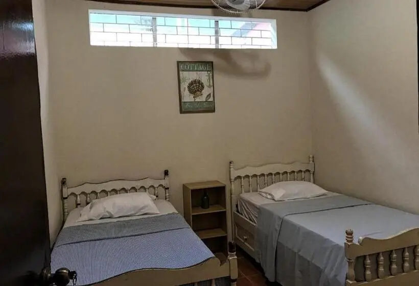 اتاق عادی, Hostal Augustos