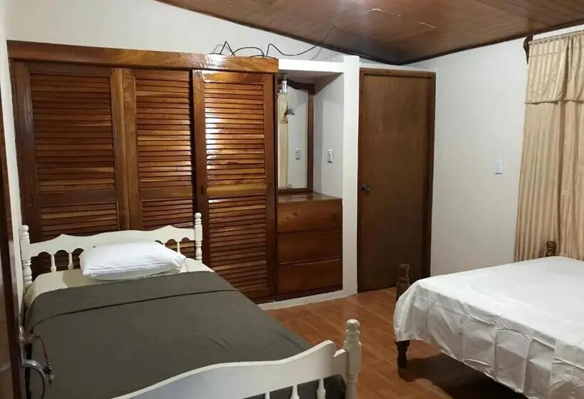 اتاق خانوادگی, Hostal Augustos