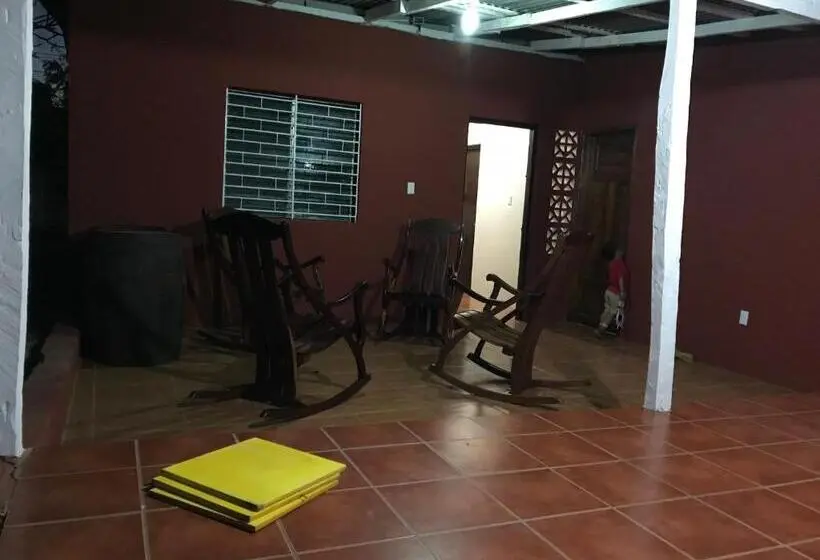 اتاق خانوادگی, Hostal Augustos