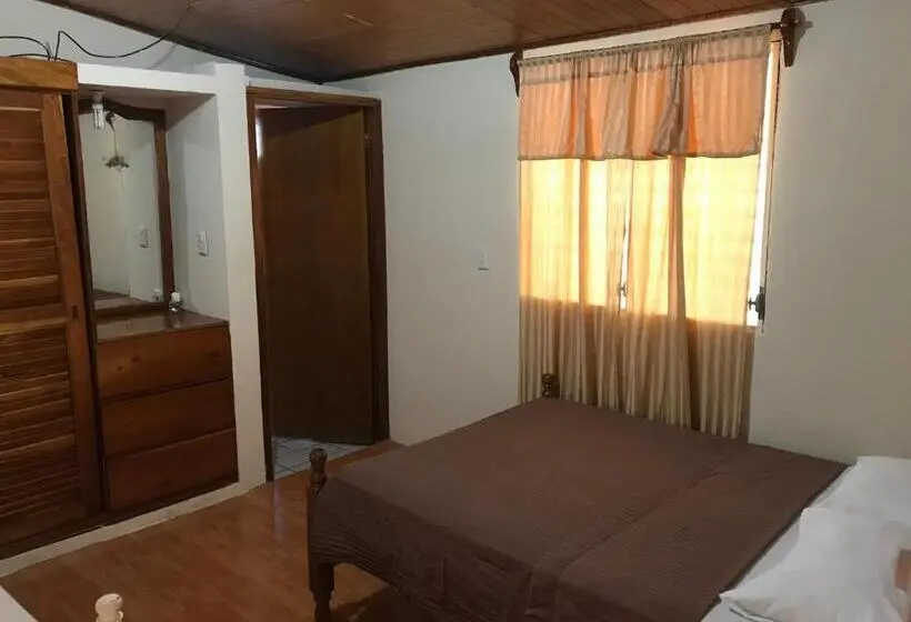 اتاق خانوادگی, Hostal Augustos