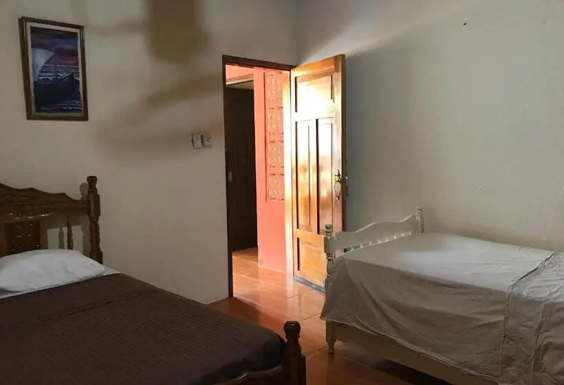 اتاق خانوادگی, Hostal Augustos